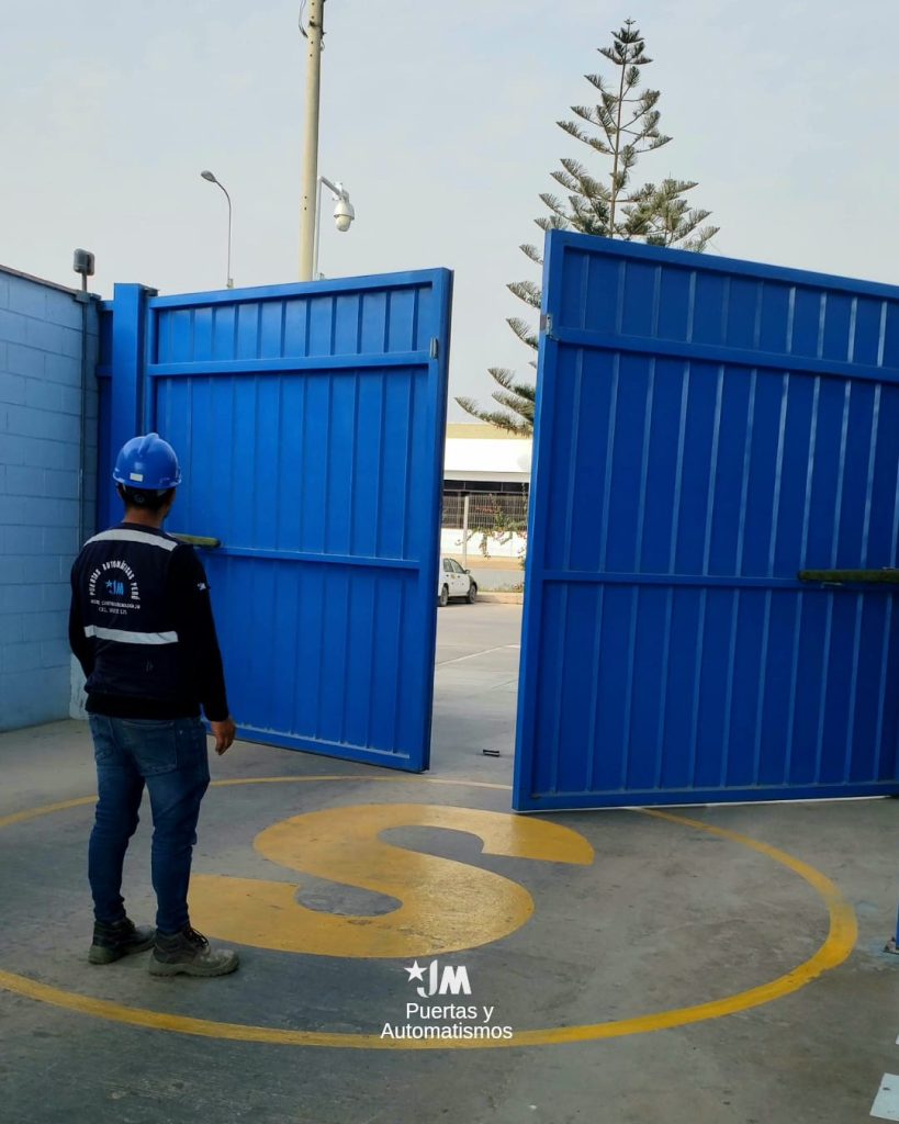 Puerta batiente automatica