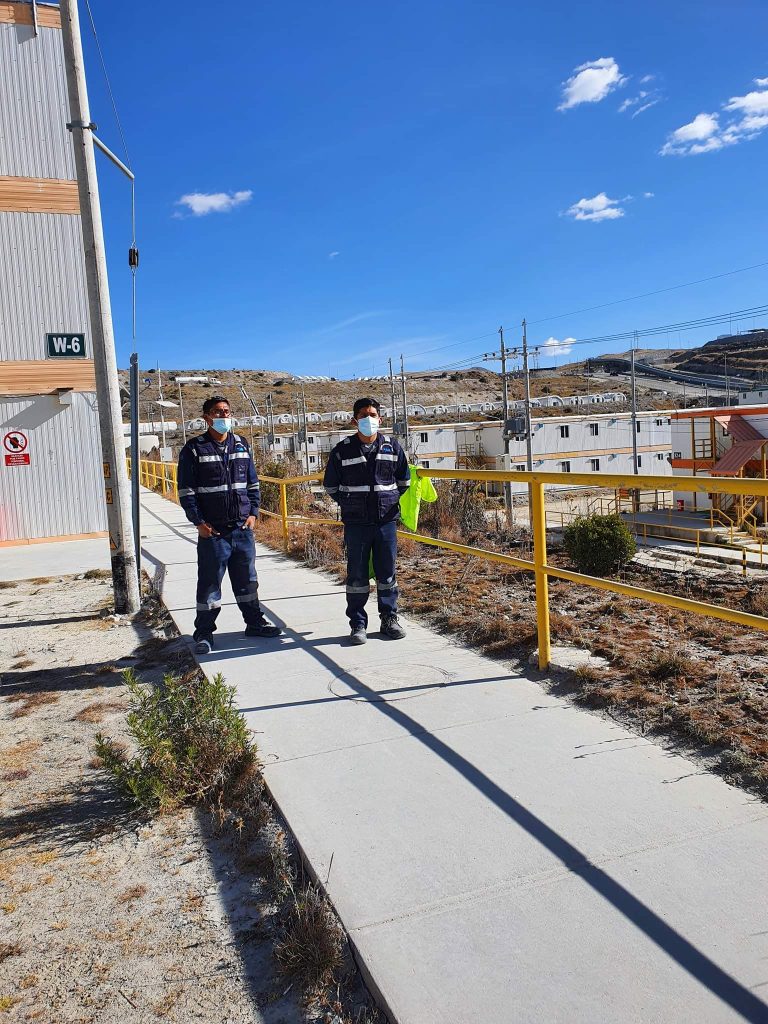 instalación de puertas peatonales con sensor de proximidad
