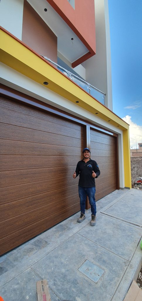 puerta seccional automática con Panel importado